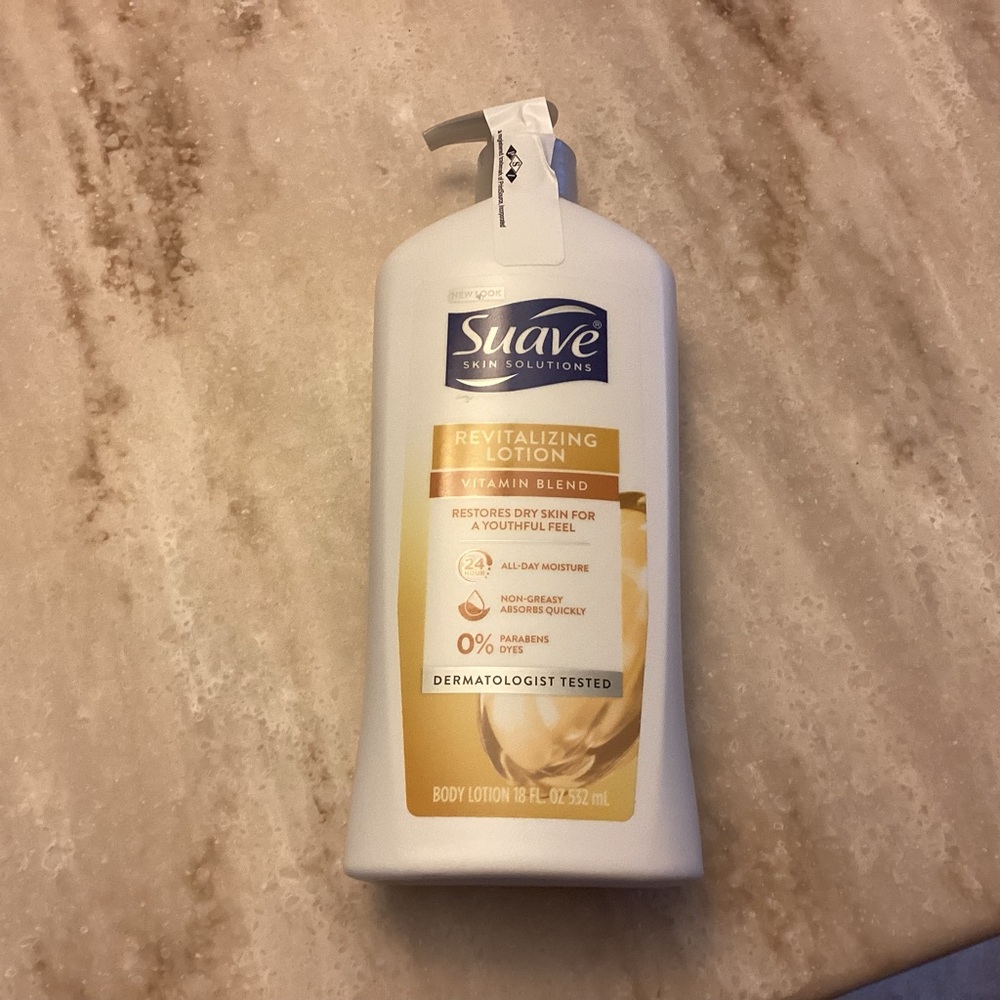 NEW Suave Skin Solutions Revitalizing Lotion All Day Moisturizer 18 fl.oz.